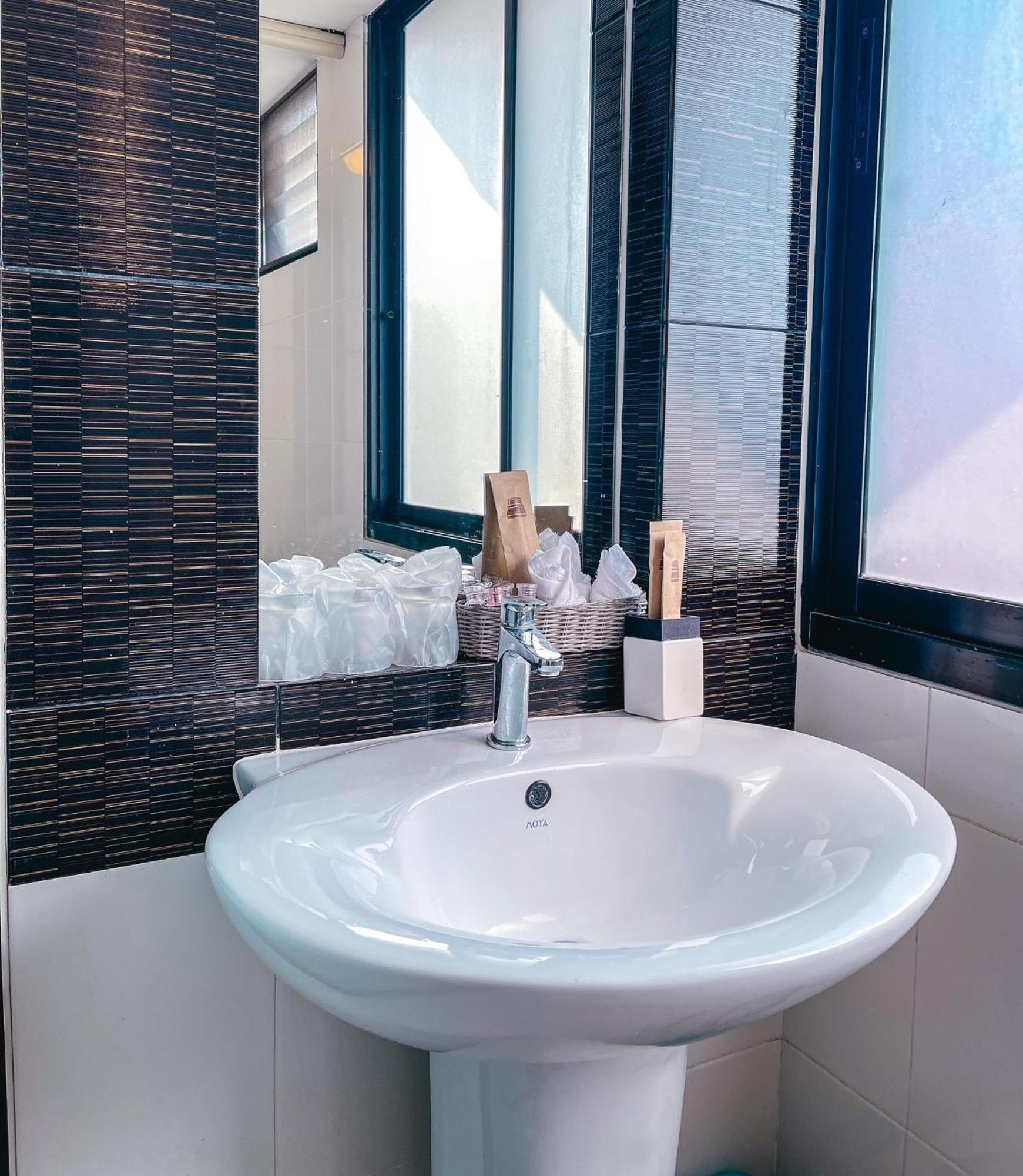 Baik Suite Bangkok Exteriör bild