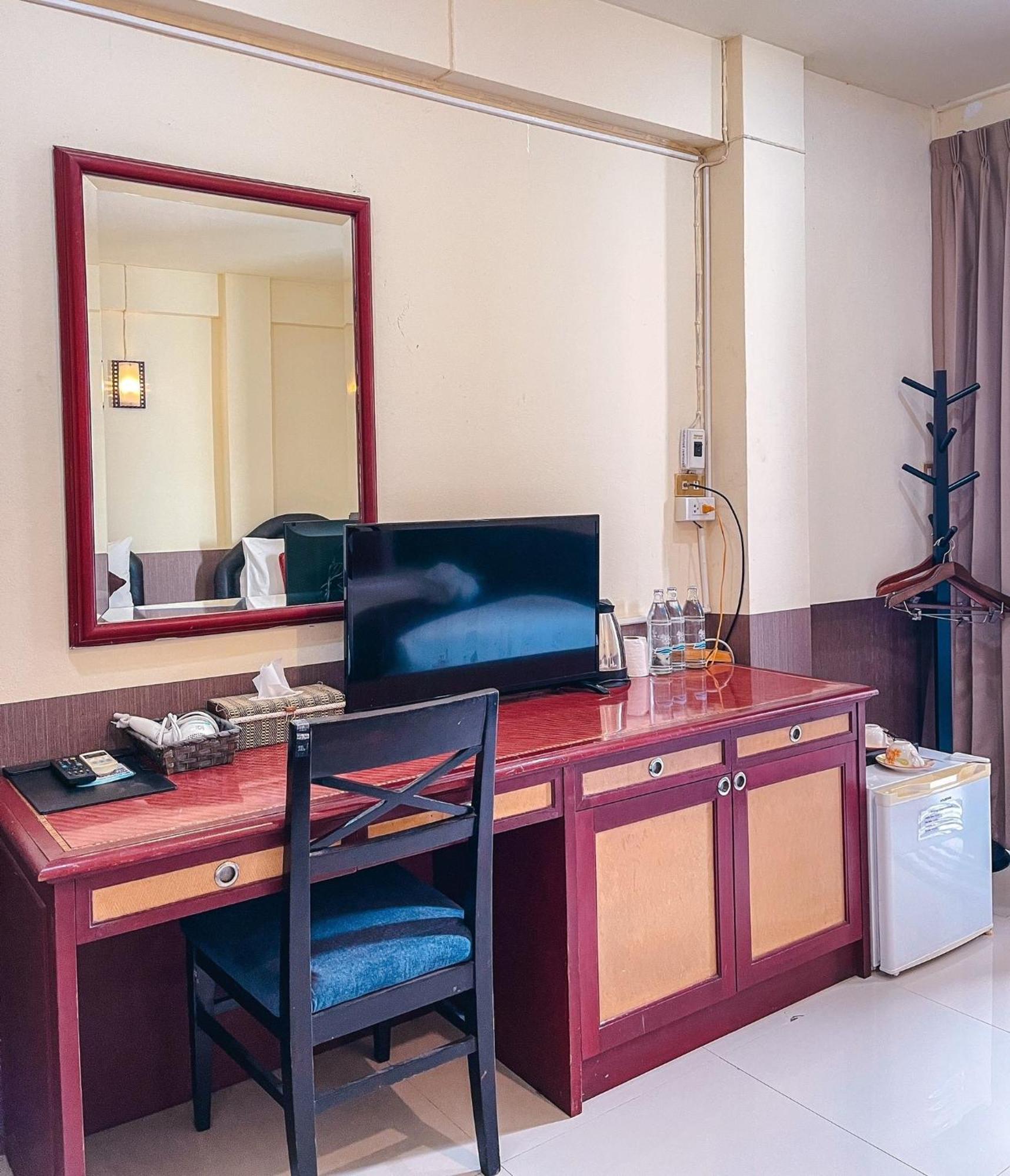 Baik Suite Bangkok Exteriör bild