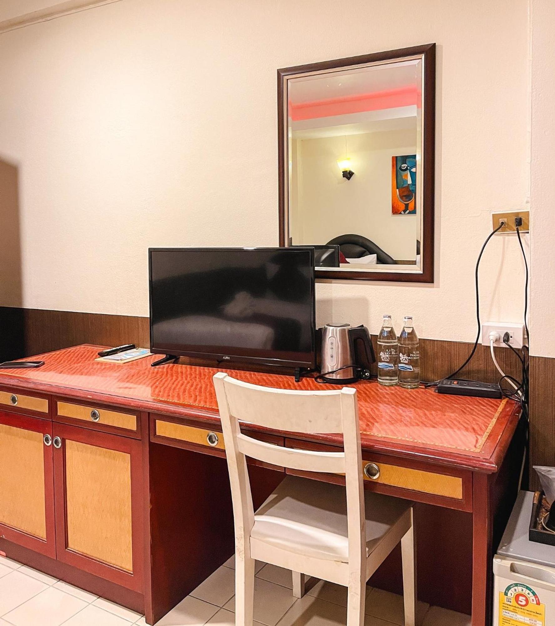 Baik Suite Bangkok Exteriör bild