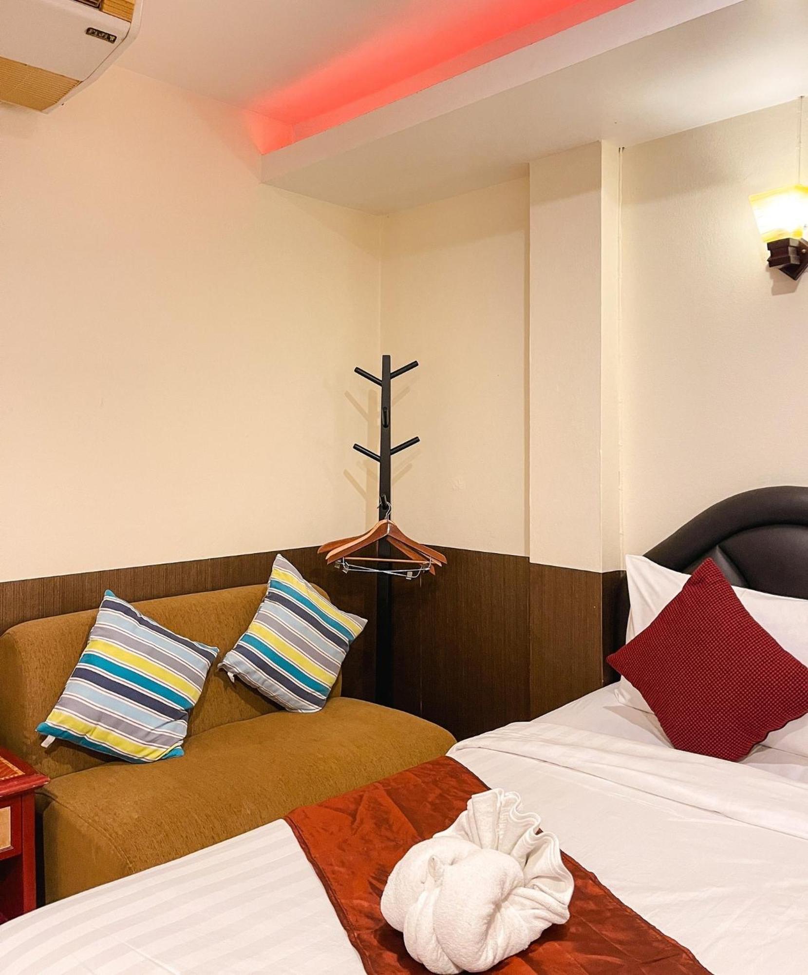 Baik Suite Bangkok Exteriör bild