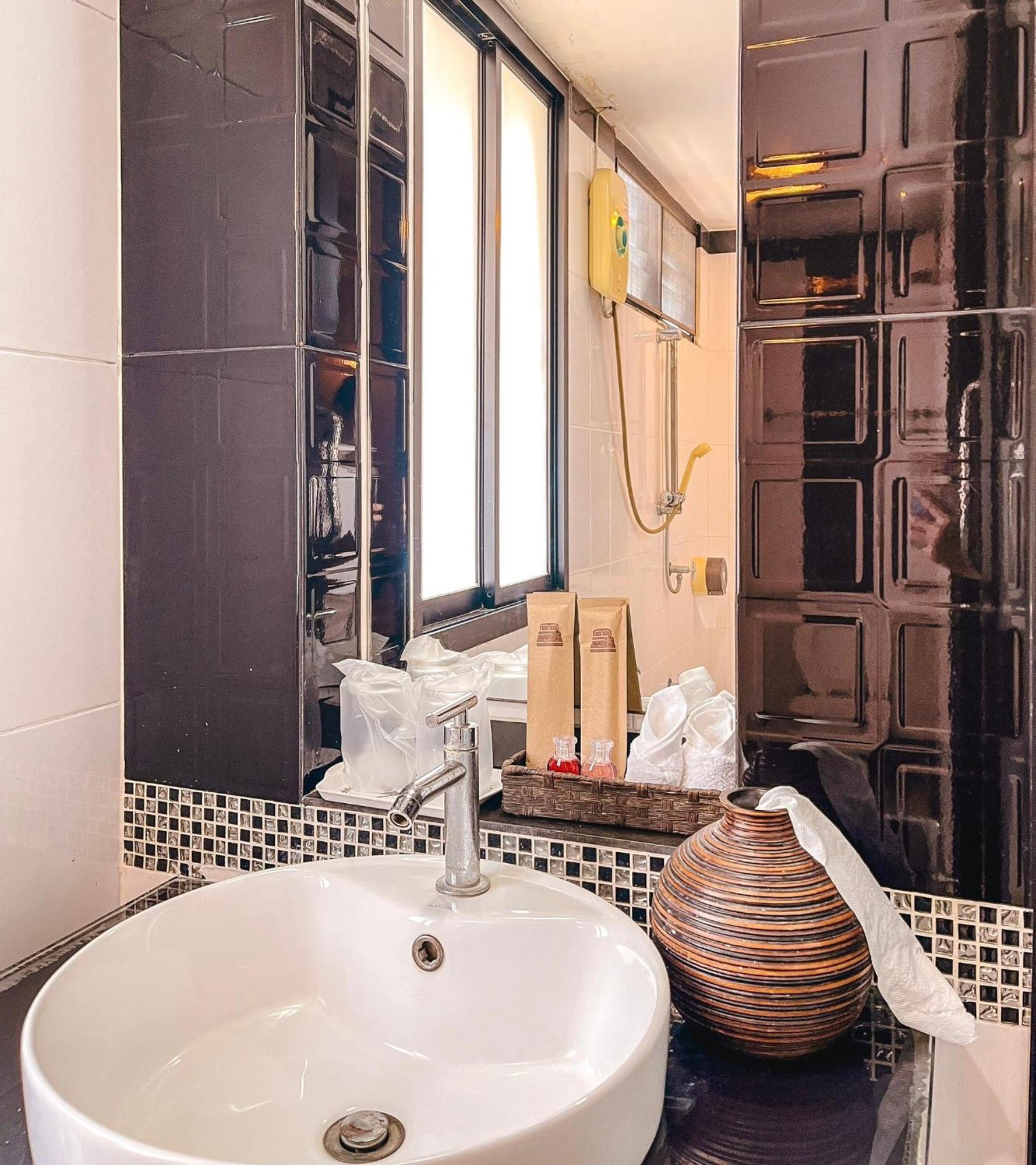 Baik Suite Bangkok Exteriör bild