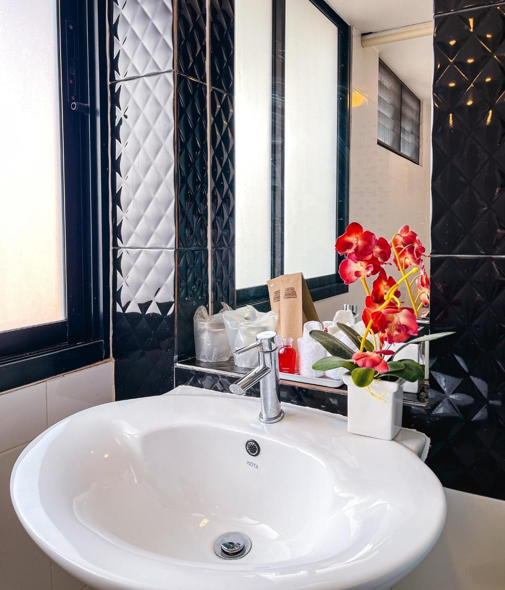 Baik Suite Bangkok Exteriör bild