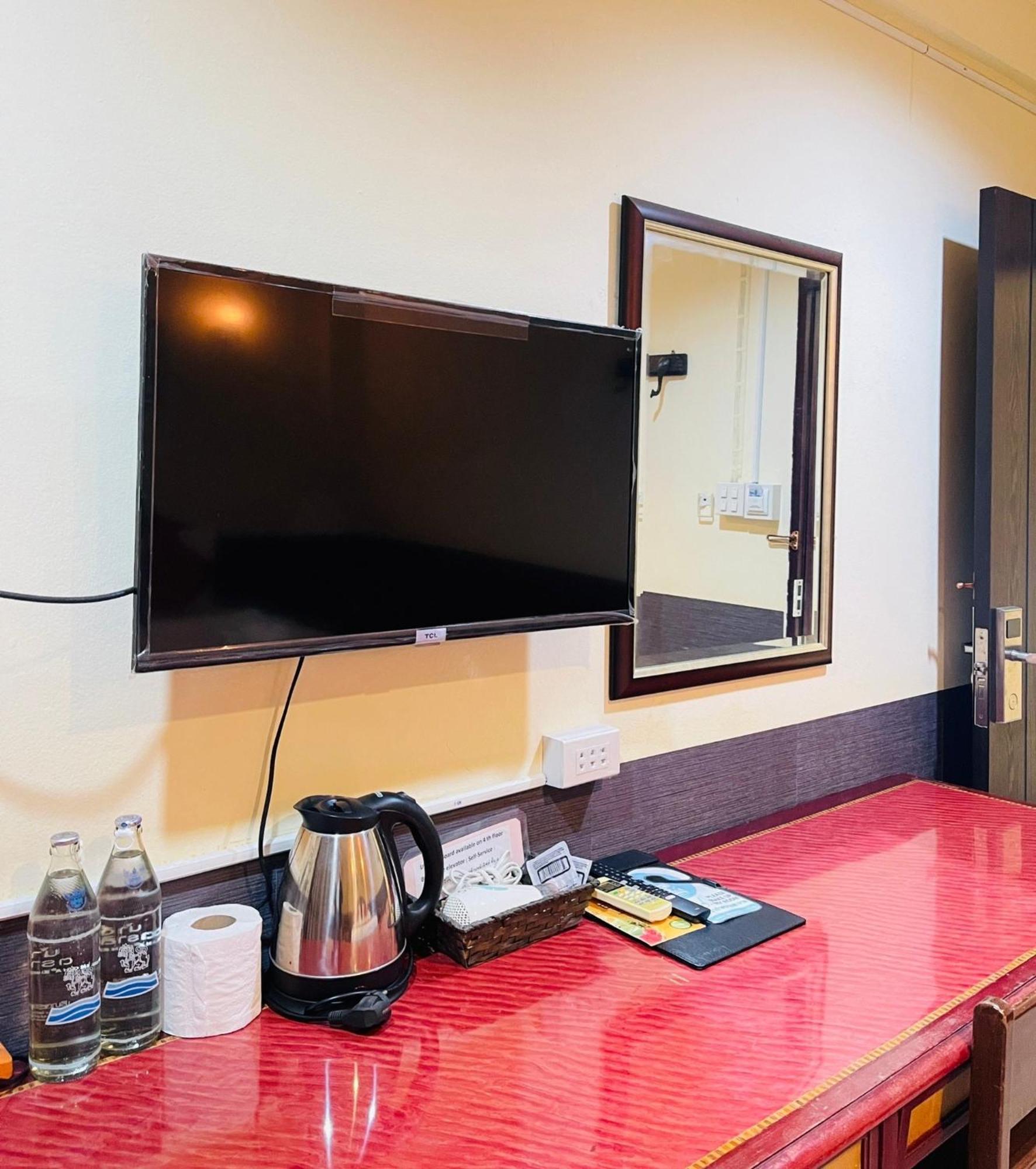 Baik Suite Bangkok Exteriör bild