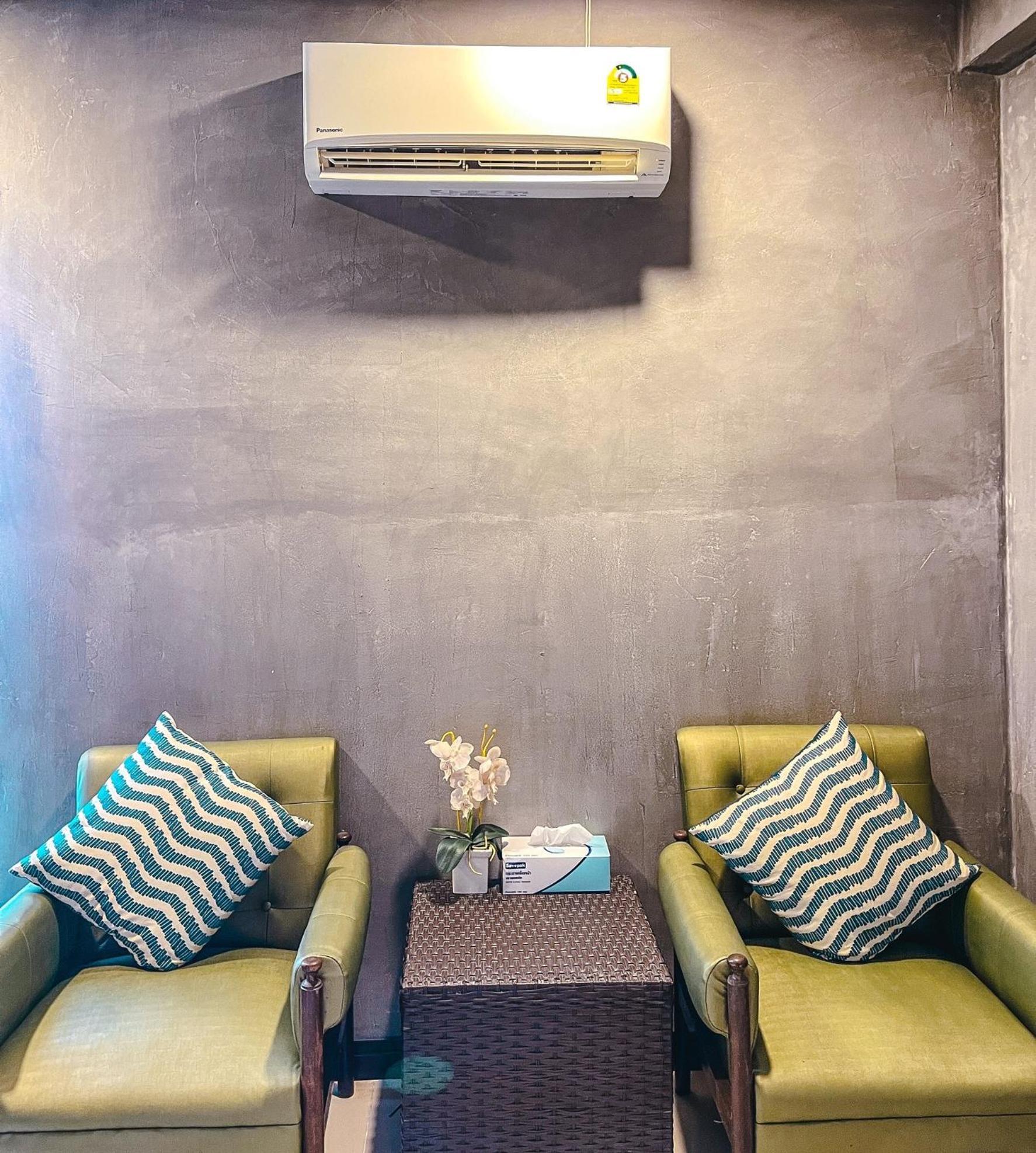 Baik Suite Bangkok Exteriör bild