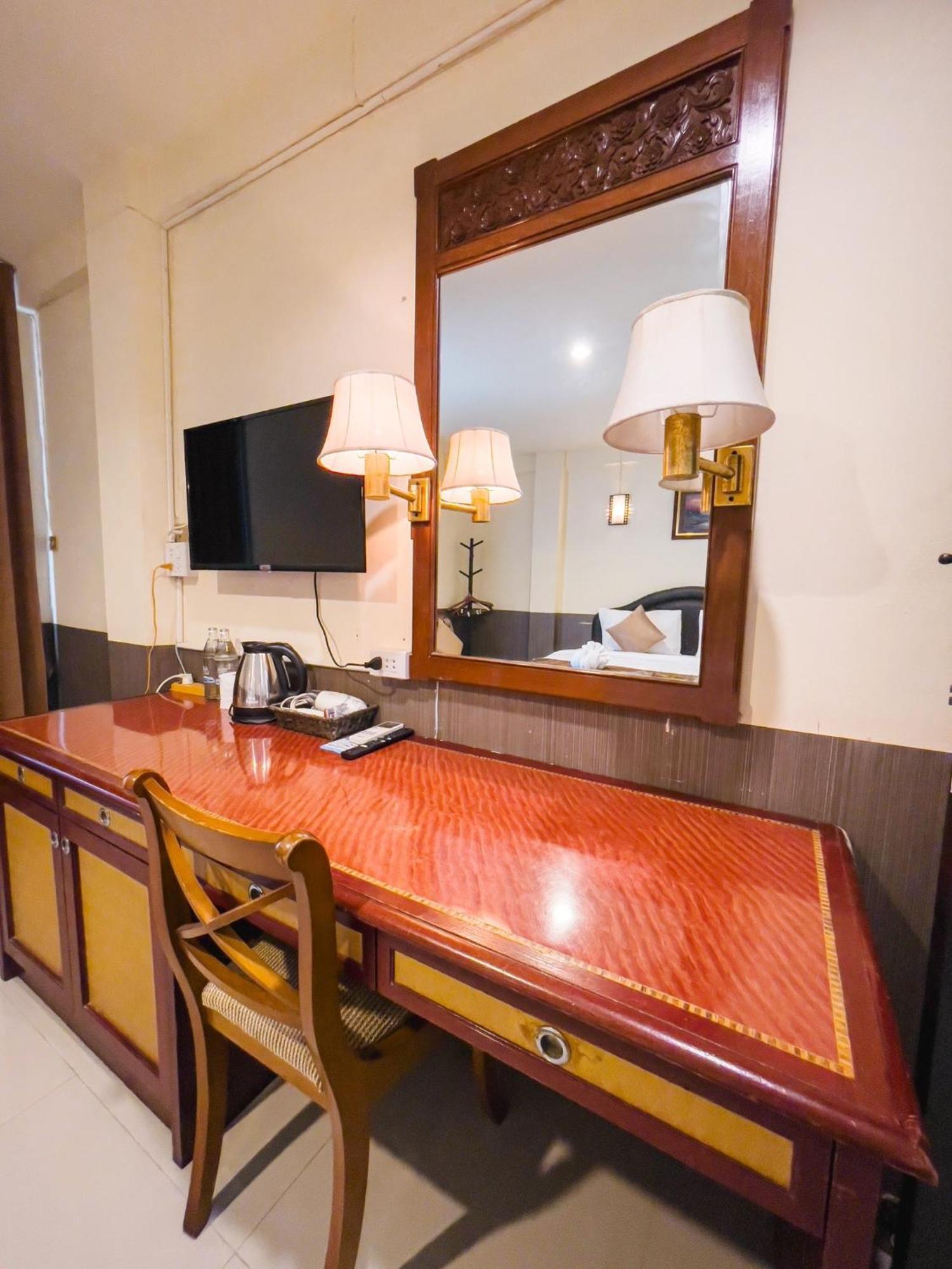 Baik Suite Bangkok Exteriör bild